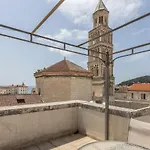 Peristil Apartman Split