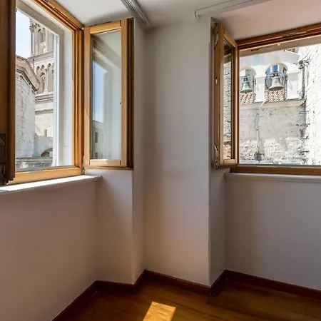 Apartment Peristil