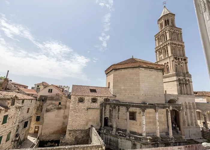 Peristil Apartment *