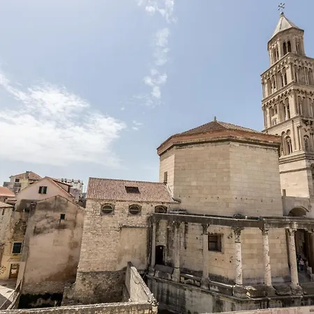 Peristil Апартаменты *