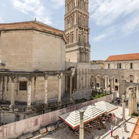 Апартаменты Peristil